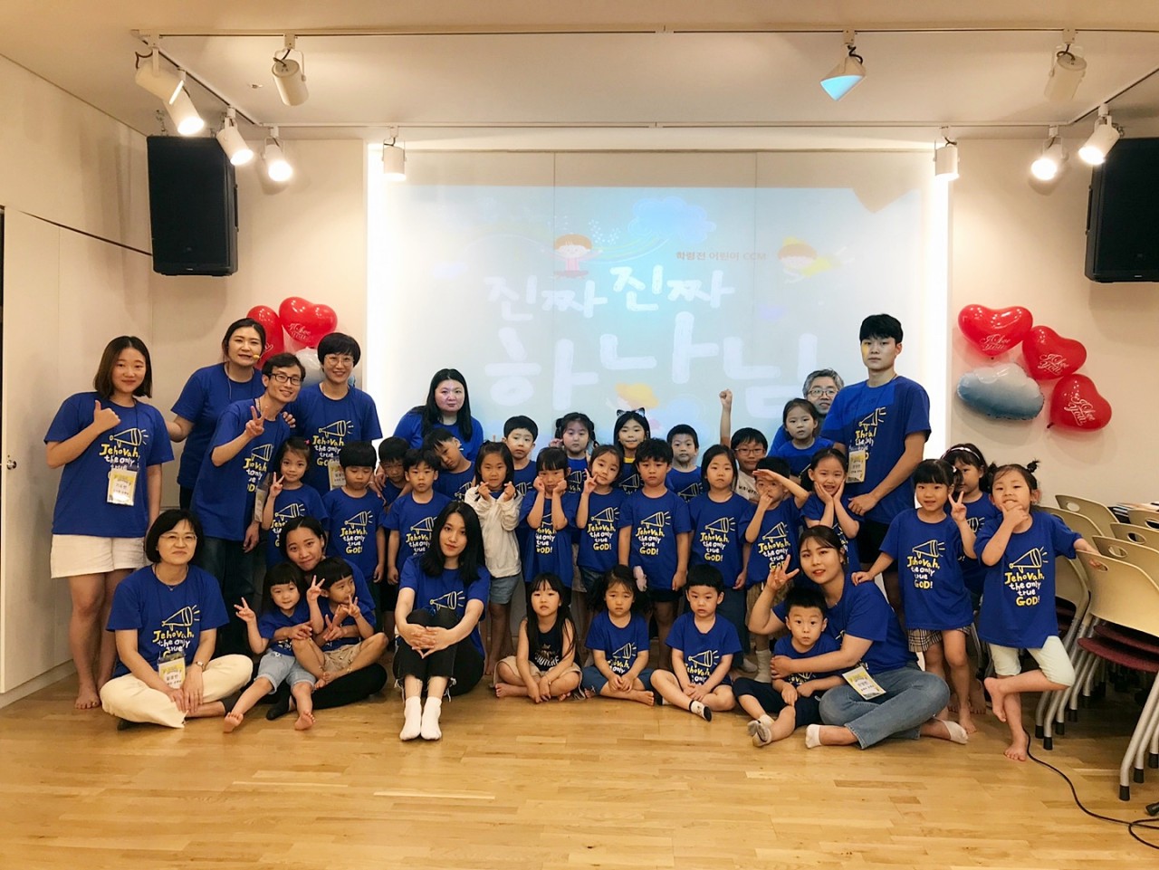 2019 유치부 여름성경학교 첫째날 단체사진.jpg